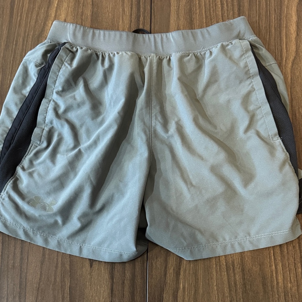 Under Armour Men's Shorts-Size M